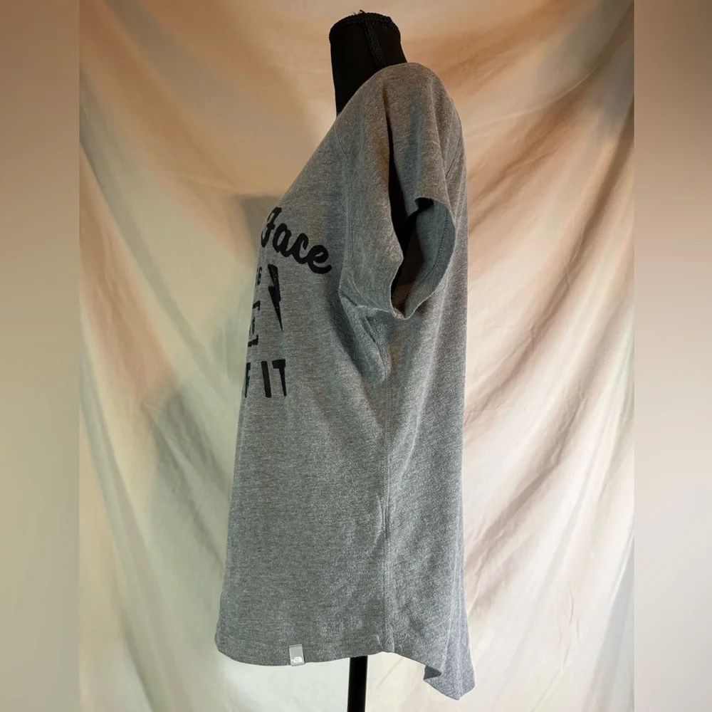 The North Face Women’s Graphic T-Shirt/Training Top🩶 - Picture 2 of 5